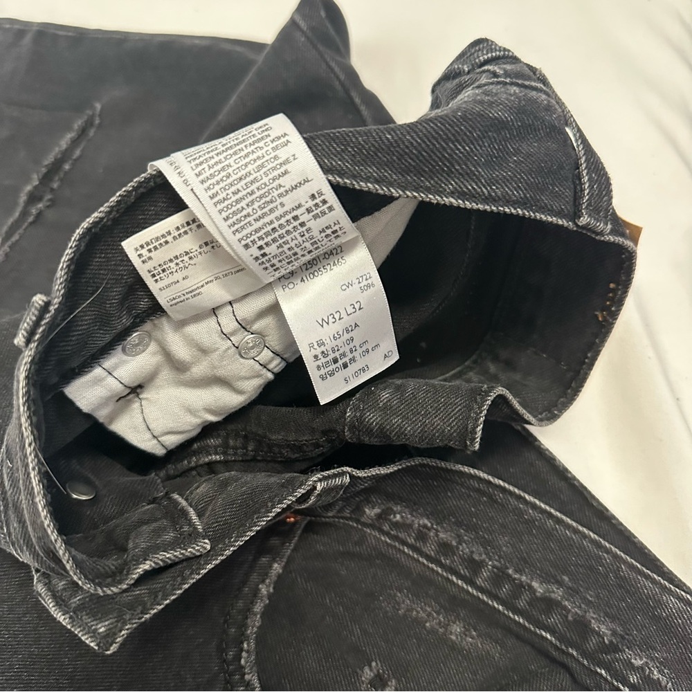 LEVIS BLACK - Picture 3 of 3